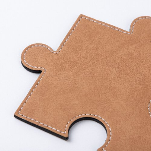 Kožená podložka pod hrnek ve tvaru puzzle pro sublimaci - hnědá