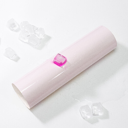 List lepicí fólie měnící barvu z průhledné na růžovou