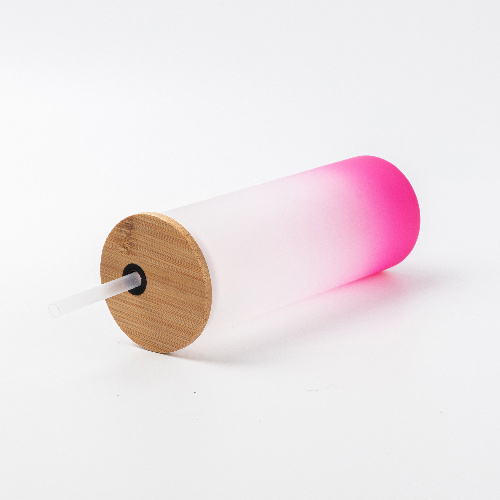 500 ml matný hrnek s bambusovým víčkem a brčkem pro sublimaci - fialový gradient