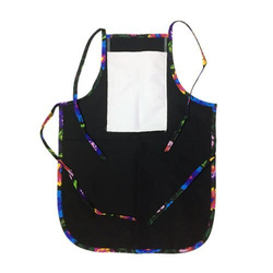 Dětská kulatá zástěra s kapsou na potisk - černá s barevným lemováním - černé slovanské květy