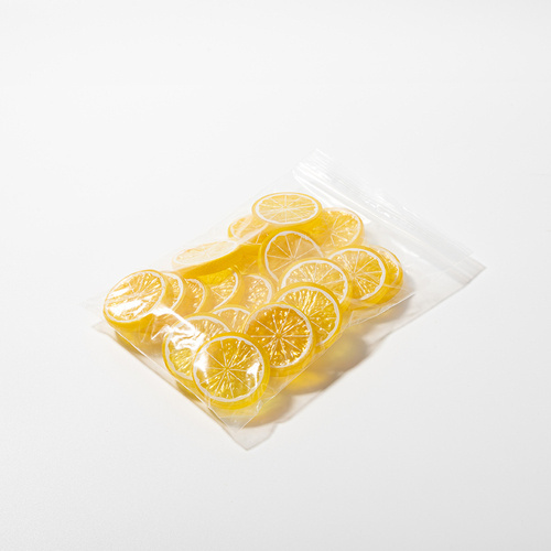 Umělý plátek citronu se žlutou kůrou