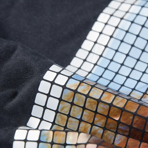 Metalická fólie - flitrový čtverec 24 x 100 cm