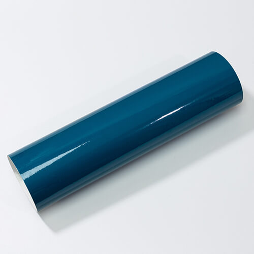 List lepicí fólie měnící barvu z modré na zelenou