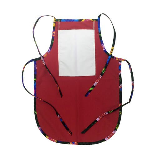 Dětská kulatá zástěra s kapsou na potisk - červená s barevným lemováním - černé slovanské květy