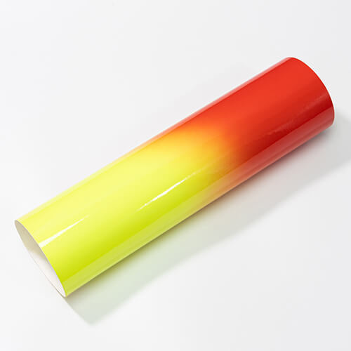 List samolepicí fólie měnící barvu z oranžové na žlutou