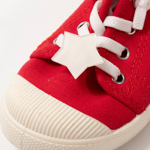 Plastová přezka na tkaničky