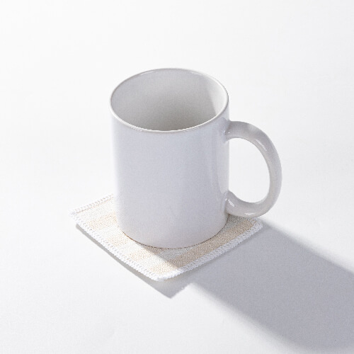 Lněná podložka pod hrnek 10 x 10 cm krémová se žlutými pruhy pro sublimaci