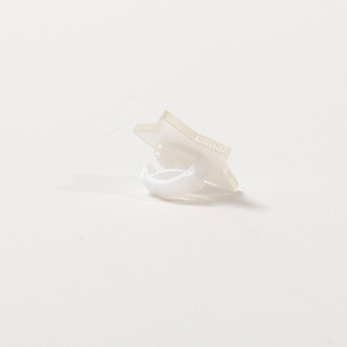 Plastová přezka na tkaničky