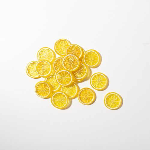 Umělý plátek citronu se žlutou kůrou