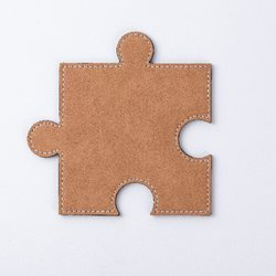 Kožená podložka pod hrnek ve tvaru puzzle pro sublimaci - hnědá