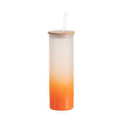 Hrnek o objemu 600 ml s matným povrchem, bambusovým víčkem a brčkem pro sublimaci - oranžový gradient